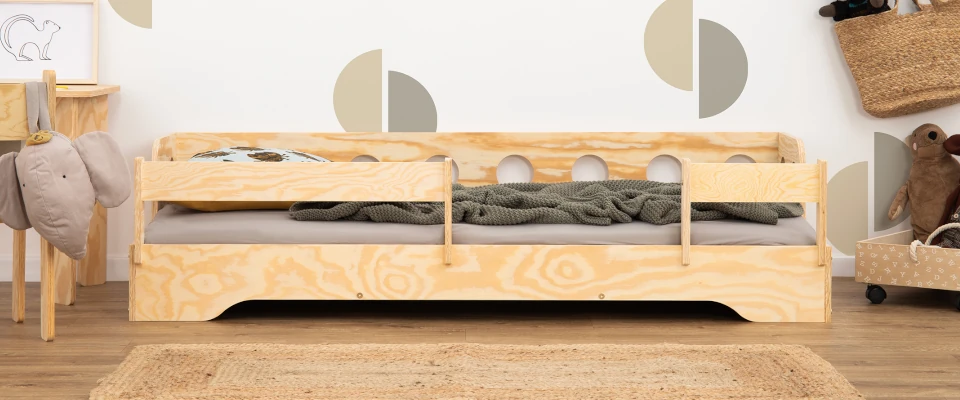 Łóżko pojedyncze dla dzieci z barierką i stelażem sofa TILA 5S Montessori Drewniane